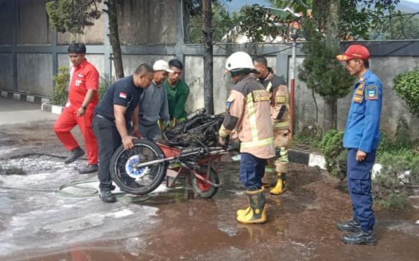 Usai Isi Bensin Di Pom, Satu Unit Motor Di Leles Garut Terbakar