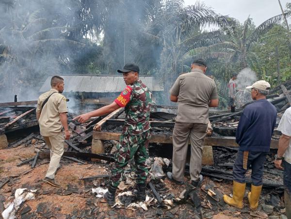 Gegara Api Tungku 2 Rumah Panggung di Pagelaran Cianjur Selatan Ludes Terbakar