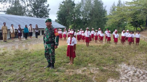 Tanamkan Rasa Nasionalisme Sejak Dini bagi Anak-Anak, Ini yang Dilakukan Anggota TNI Koramil Weluli