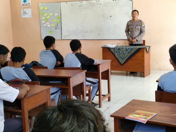 Heboh! Kapolsek Sempu Banyuwangi Datangi SMPN 1, Ini yang Dilakukan