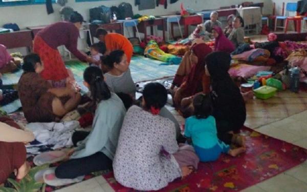 1.216 Orang Mengungsi Akibat Bencana Tanah Longsor Natuna