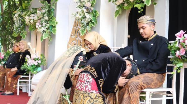 Pelajar SMA Sekolah Islam Shafta Gelar Pesta Pernikahan di Sekolahan