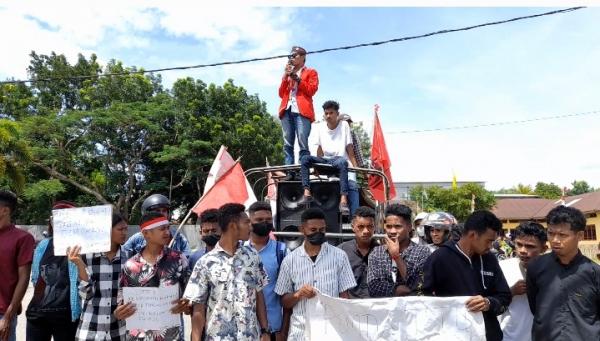 Pertanyakan Batasan Usia Cakades Gmni Kefamenanu Gelar Aksi Damai Ke Dprd Dan Pemda Ttu