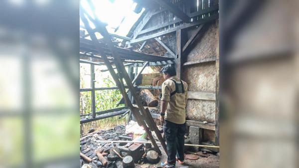 Lupa Matikan Tungku Api Usai Memasak, Rumah Panggung di Ciamis Hangus Terbakar
