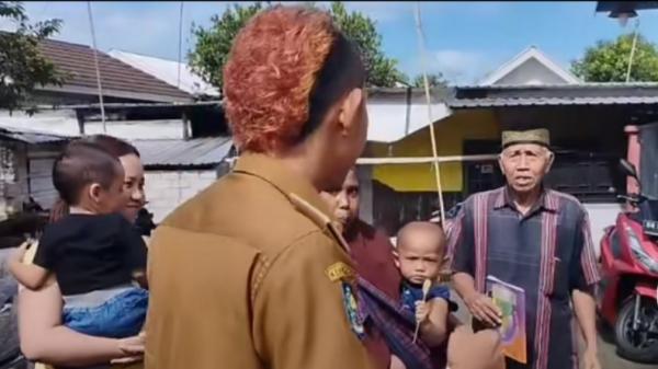 Kepala Desa di Lombok Viral dengan Gaya Rambut Punk Warna Pink