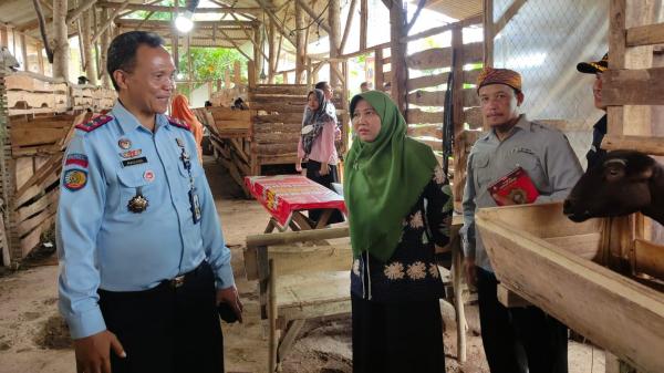 Tim Sekretariat Militer Kepresidenan RI Tinjau Kegiatan Pertanian di Lapas Banjar