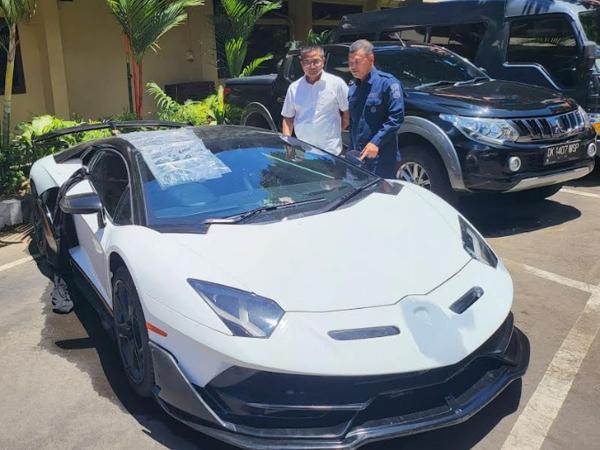 Viral! WNA asal Rusia di Bali Miliki Lamborghini, Dicek Polisi Ternyata Nopolnya Palsu