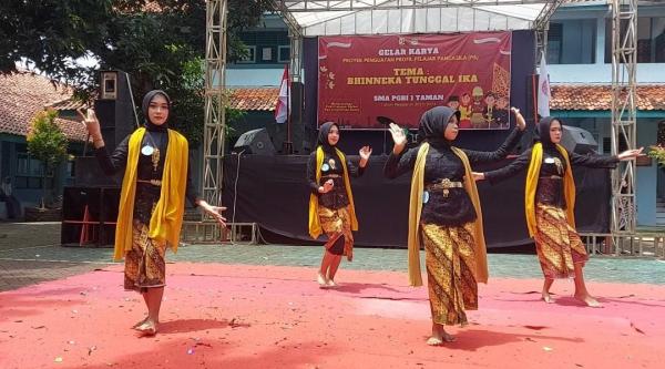 Implementasi Kurikulum Merdeka, SMA PGRI 1 Taman Menggelar Pentas Karya P5