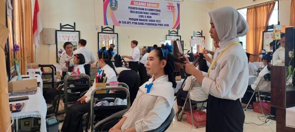 15 Siswa SMK Jawa Timur Ikuti Uji Kompetensi Tata Kecantikan, Siap Masuk Dunia Kerja