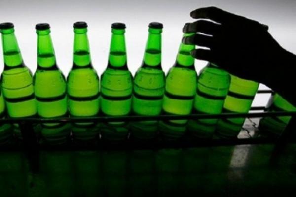 Jelang Ramadan, Club Malam di Surabaya Dirazia, Polisi Amankan Ratusan Botol Miras Ilegal