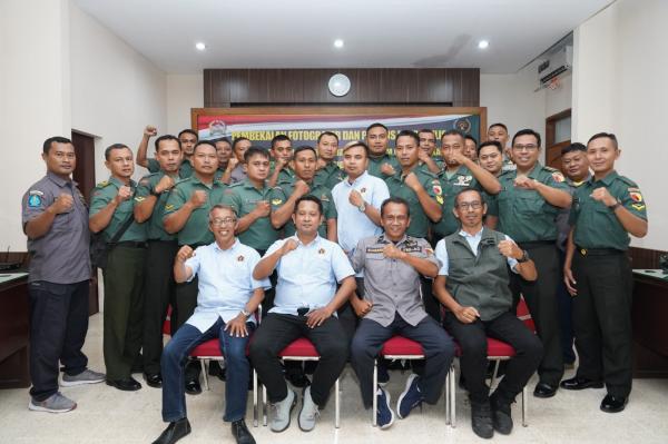 Tak Hanya ke Pelajar, PWI Sidoarjo Juga Berbagi Ilmu Jurnalistik ke Anggota TNI AD