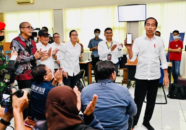 Nah Lho! Presiden Jokowi dan Menkeu Sri Mulyani Tiba-tiba Sambangi KKP Pratama Surakarta