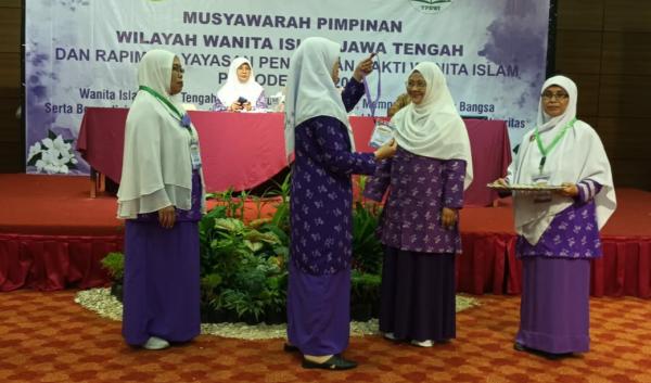 Endang Masyitoh Nahkoda Baru Wanita Islam Jawa Tengah