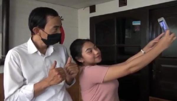 Penjual Mi Tek-Tek di Bandung Mirip Jokowi, Kedainya Mendadak Ramai Diserbu Pembeli