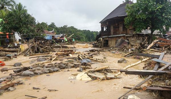 RMK Energy Distribusikan Bantuan ke Dua Desa Terdampak Banjir di Lahat dan Muara Enim
