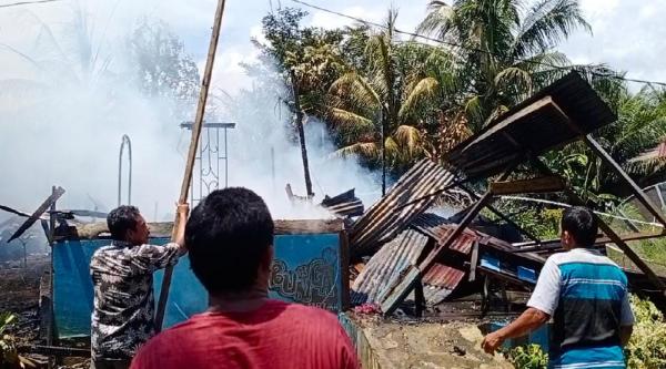 Akibat Lupa Matikan Kompor, Satu Unit Rumah Semi Permanen di Aceh Tenggara Ludes Dilalap Api