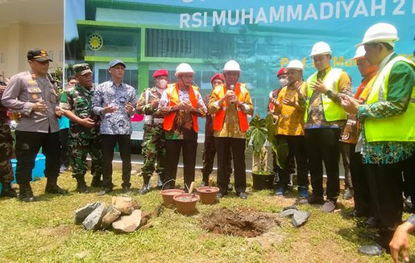 Menko PMK Dorong Muhammadiyah Kendal Berikan Pelayanan Kesehatan Universal