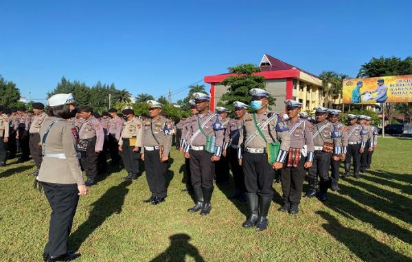 Pertama di Indonesia, Anggota Polda NTT Serentak Kenakan Tas Motif Tradisional Produk UMKM