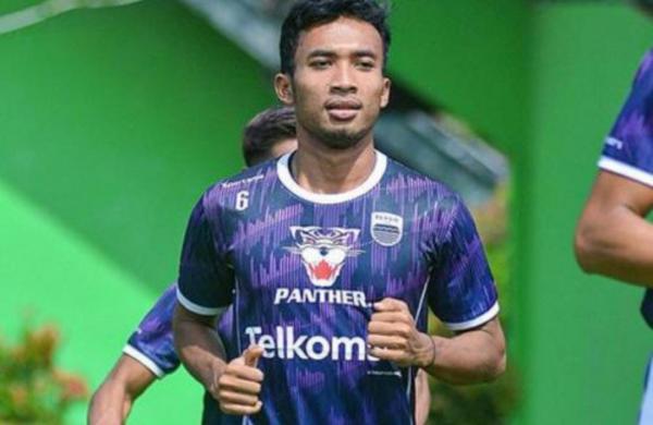 Tahan Imbang Persebaya, Luis Milla Sanjung Pemain Persib Bandung Robi Darwis