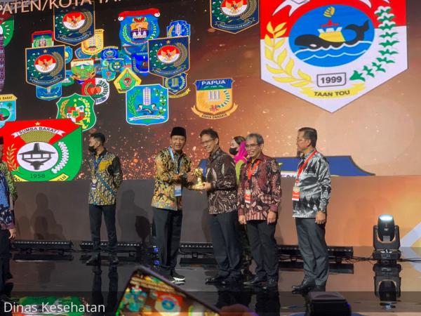 Jamin Kesehatan 96,07 Persen Warga Kabupaten Pasuruan, Gus Irsyad Dapat UHC Award 2023