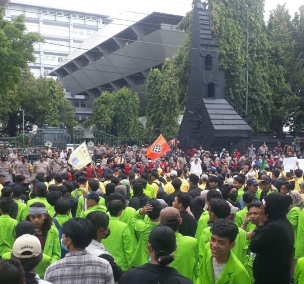 Ribuan Mahasiswa Semarang Demo di Gubernuran Hari Ini, Berikut 3 Tuntutannya