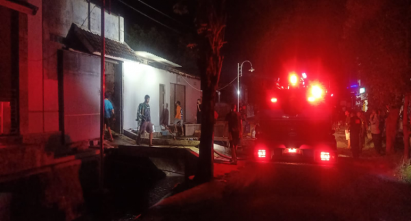 Ditinggal Pemilik, Rumah Warga di Sragen Ludes Terbakar