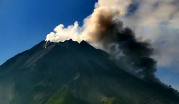 Gunung Merapi Kembali Mengeluarkan Awan Panas Sejauh 1.500 Meter