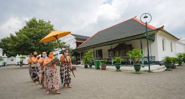 Beberapa Larangan di Keraton Yogyakarta, Tidak Boleh Pakai Topi