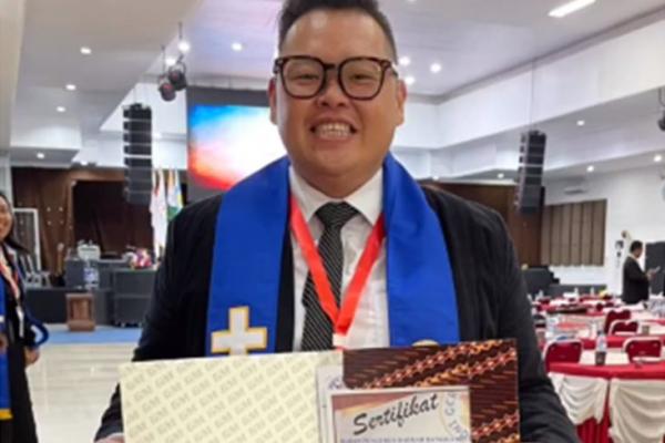 Resmi Jadi Pendeta, Komedian Reza Bukan Nangis Tersedu-Sedu saat Dilantik