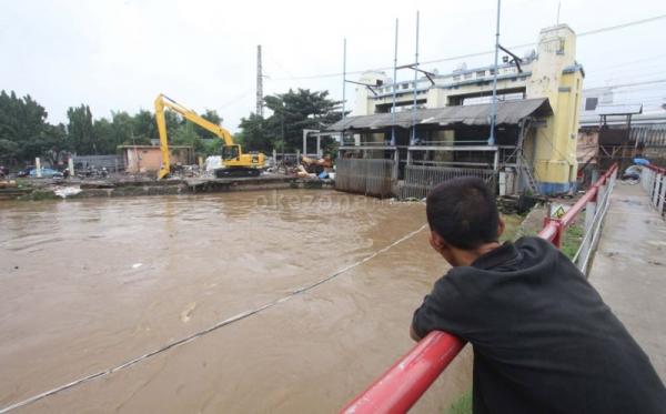 Siaga Banjir ! Jakarta Hujan, Pintu Air Karet dan Manggarai Siaga 3