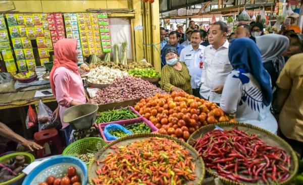 Tekan Inflasi, Pemkot Surabaya Suplai Bahan Pokok di Kelurahan