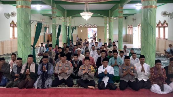 Subuh Berjamaah, Wakapolres Tasikmalaya Kota Kompol Dhoni Erwanto Ingatkan Warga Jaga Kamtibmas