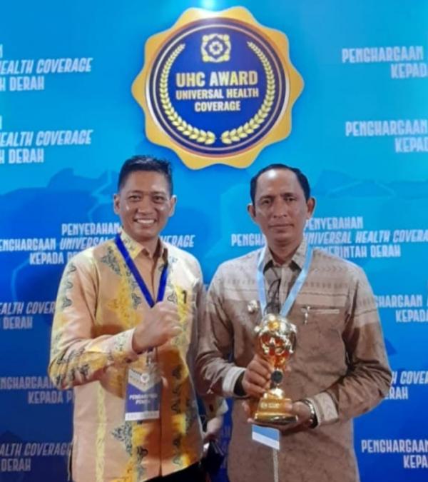 Disaksikan Wapres RI, Bupati Aceh Selatan Terima Penghargaan UHC Award 2023