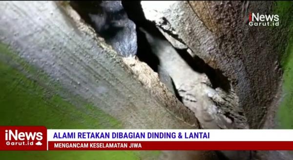 Video Pergerakan Tanah Di Cisewu Kantor Desa Dan Rumah Warga Terdampak