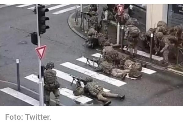 Tentara Prancis Malah Diejek Netizen Gara Gara Latihan Perang di Dalam Kota