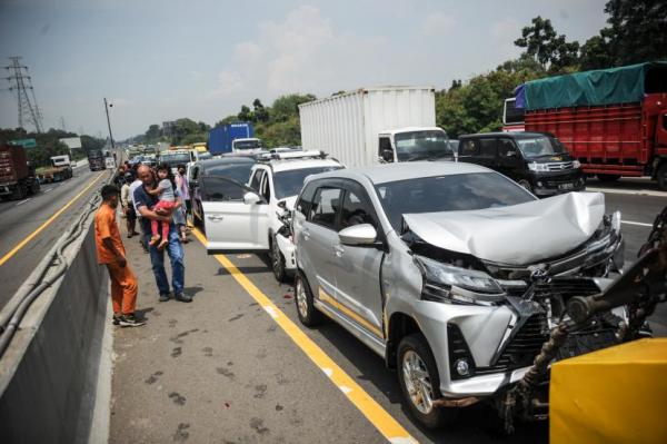 2 Orang Tewas dalam Insiden Kecelakaan Beruntun di Tol Kota Semarang