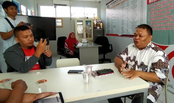 Guru SMK di Cirebon Diberhentikan, Pihak Sekolah Sebut Bukan karena Komentari Ridwan Kamil