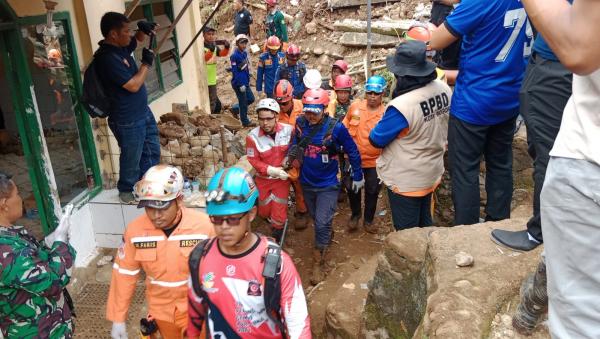 2 Korban Terakhir Tanah Longsor di Empang Berhasil Dievakuasi, Operasi SAR Resmi Ditutup
