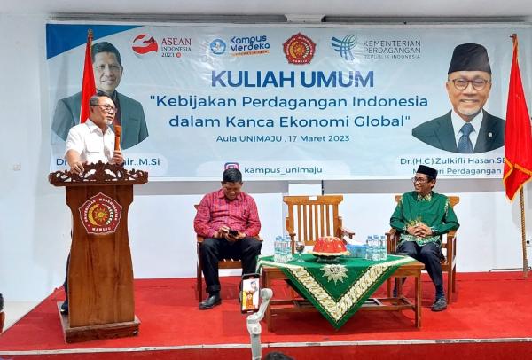 Zulkifli Hasan Beri Kuliah Umum di Universitas Muhammadiyah Mamuju