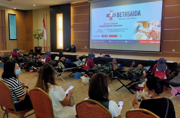 100 Pendonor Partisipasi Kegiatan Donor Darah Bethsaida Hospital dengan PMI Tangerang