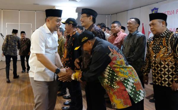 Lantik Forkom LPMK, Ini Harapan Wali Kota untuk Surabaya