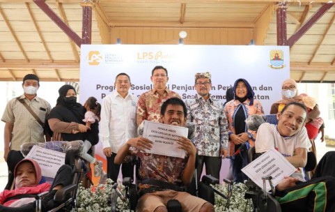 Penyandang Disabilitas di Cirebon Terima Bantuan LPS