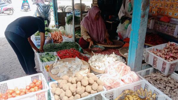 Sejumlah Harga Bahan Pokok Jelang Ramadhan di Pasar Tradisional Gumawang Masih Normal