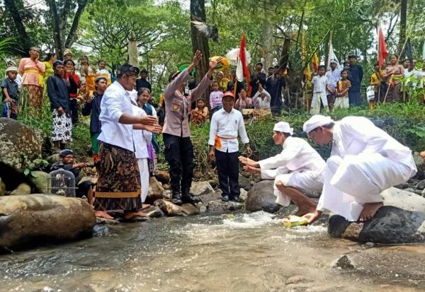 Jelang Hari Raya Nyepi Umat Hindu Di Nganjuk Jalani Upacara Melasti