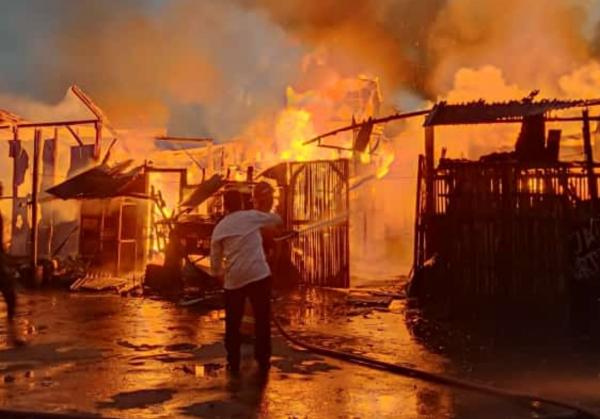 Breaking News: Pasar HPKP Pasar Cikurubuk Kota Tasikmalaya Kebakaran