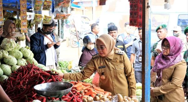 Pantau Pasar, Sutinah Harap Tak Lagi Ada Kenaikan Harga Jelang Ramadhan