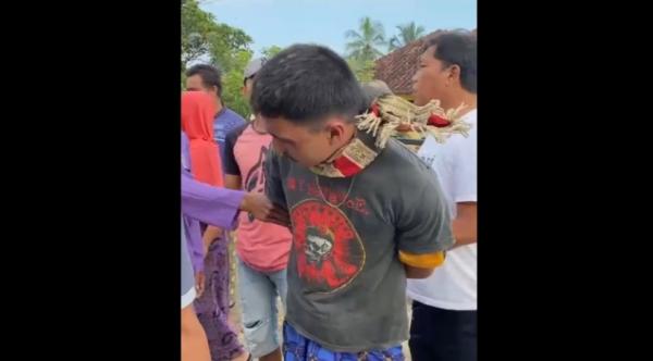 Tertangkap Basah, Maling Motor di Cijaku Lebak Nyaris Bonyok Dikeroyok Warga