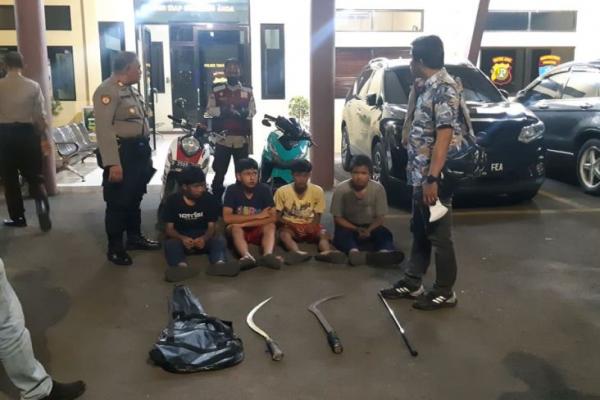2 Stik Golf dan Celurit Disita Polisi dari 4 Remaja yang akan Tawuran di Cipondoh