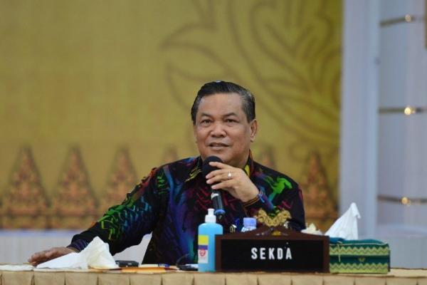 Viral, Istri dan Anak Pamer Gaya Hidup Mewah, Sekda Riau Punya Harta Rp9,7 Miliar