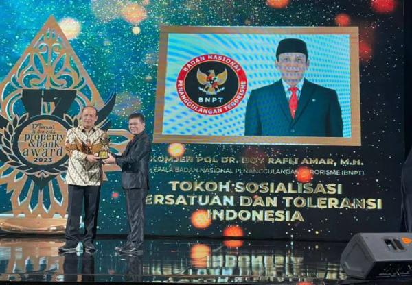 Boy Rafli Terima Anugerah Tokoh Sosialisasi Persatuan dan Toleransi Indonesia